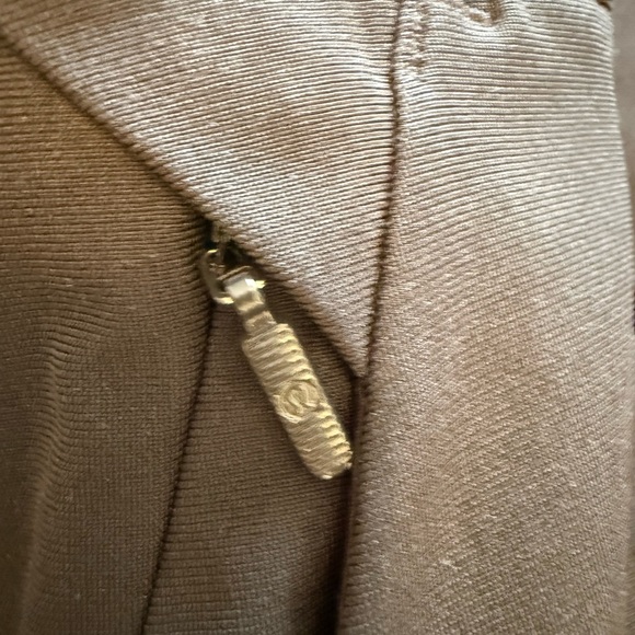 Lululemon Women’s Essential High-Rise Trouser in Black Size 8 Like New - Picture 7 of 7